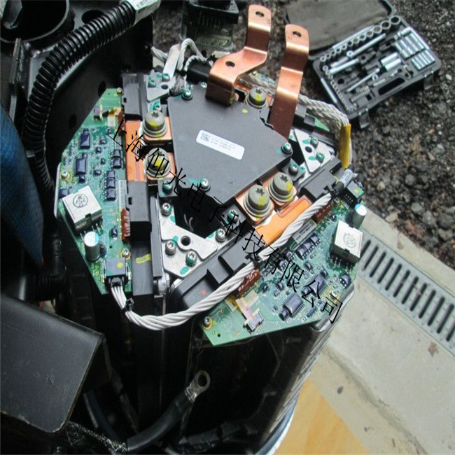 ��˹�� Tesla늄�(d��ng)��܇��������Ҋ(ji��n)���U(xi��n)�z���۔�Ĺ��ϙz��