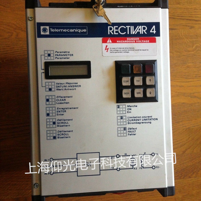 ʩ�͵�ֱ���{�����S��RECTIVAR4�@ʾ�󾯴��a����