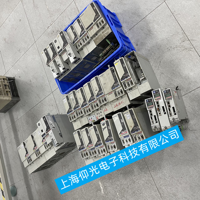 AB�_���f��Kinetix 350�ŷ�������F33/F35�S��